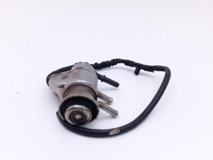 Usados Inyector Adblue Volkswagen Passat Alltrack (3G5) 2.0 TDI BiTurbo 16V 4Motion Precio € 60,50 IVA incluido ofrecido por Automaterialen Ronald Morien B.V.