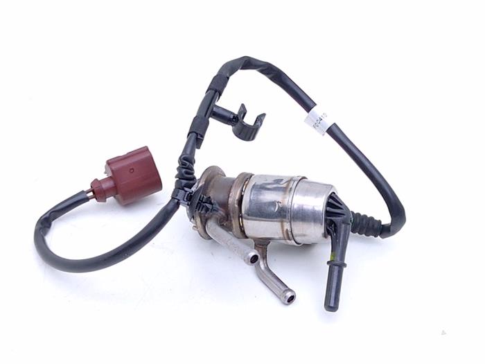 Usados Inyector Adblue Volkswagen Passat (3G2) 1.6 TDI 16V Precio € 59,00 IVA incluido ofrecido por Automaterialen Ronald Morien B.V.