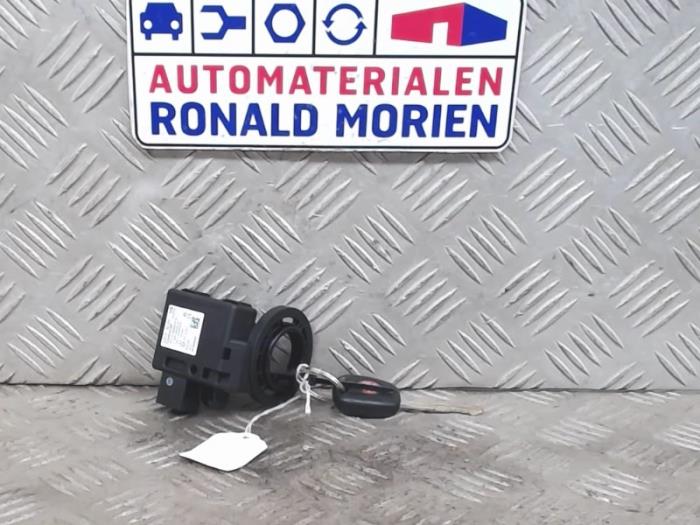 Używane Modul immobilizera Opel Agila (B) 1.0 12V Cena € 50,00 Procedura marży oferowane przez Automaterialen Ronald Morien B.V.