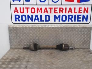 Gebrauchte Antriebswelle links vorne Renault Trafic New (FL) 2.0 dCi 16V 115 Preis € 85,00 Margenregelung angeboten von Automaterialen Ronald Morien B.V.