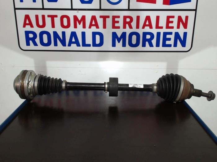 Front drive shaft, right from a Volkswagen Golf VII (AUA) e-Golf 2015