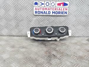 Usagé Panneau de commandes chauffage Renault Megane III Coupe (DZ) Prix € 25,00 Règlement à la marge proposé par Automaterialen Ronald Morien B.V.