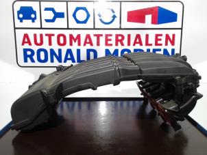 Used Intake manifold Volkswagen Phaeton Price € 332,75 Inclusive VAT offered by Automaterialen Ronald Morien B.V.