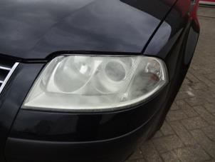 Used Headlight, left Volkswagen Passat (3B3) 2.0 Price € 60,00 Margin scheme offered by Automaterialen Ronald Morien B.V.