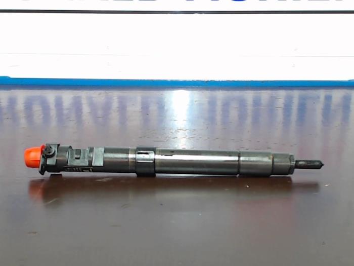 Injector (diesel) from a Peugeot Expert 2011