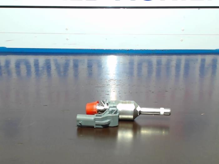 Injector (petrol injection) from a Volkswagen Golf VI Variant (AJ5/1KA) 1.4 TSI 160 16V 2010