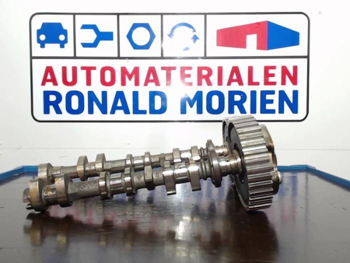Camshaft kit from a Ford Focus 3 Wagon 1.0 Ti-VCT EcoBoost 12V 100 Van 2013