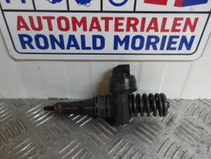 Used Injector (diesel) Volkswagen Golf Price € 65,00 Margin scheme offered by Automaterialen Ronald Morien B.V.