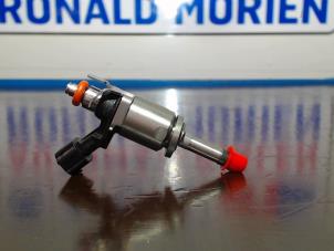 New Injector (petrol injection) Dacia Duster Price € 90,75 Inclusive VAT offered by Automaterialen Ronald Morien B.V.