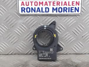 Usados Sensor de ángulo de dirección Renault Clio IV (5R) 1.5 Energy dCi 90 FAP Precio € 25,00 Norma de margen ofrecido por Automaterialen Ronald Morien B.V.