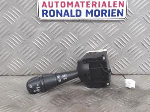 Gebrauchte Richtungsanzeiger Schalter Renault Clio IV (5R) 1.5 Energy dCi 90 FAP Preis € 35,00 Margenregelung angeboten von Automaterialen Ronald Morien B.V.