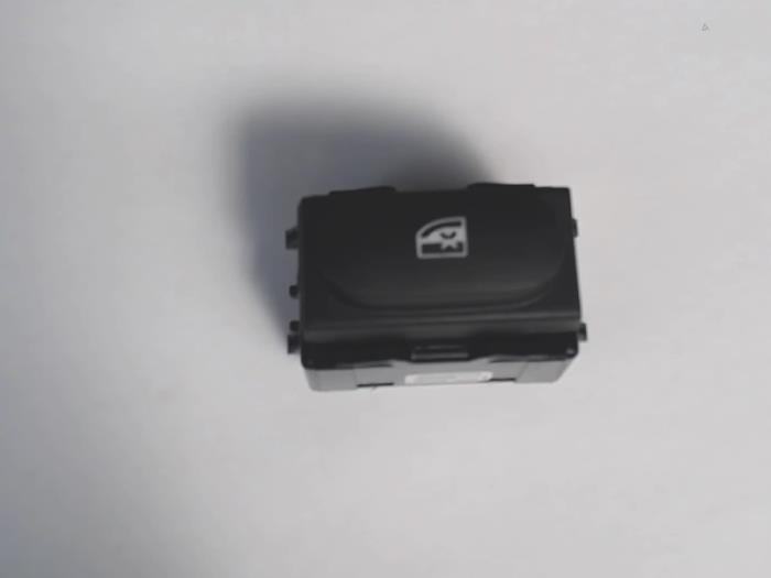Electric window switch from a Renault Clio IV (5R) 1.5 Energy dCi 90 FAP 2016