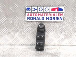 Usados Interruptor de ventanilla eléctrica BMW 3 serie (E90) 330i 24V Precio € 25,00 Norma de margen ofrecido por Automaterialen Ronald Morien B.V.