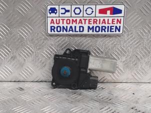 Used Door window motor BMW 3 serie (E90) 330i 24V Price € 35,00 Margin scheme offered by Automaterialen Ronald Morien B.V.