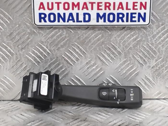 Interruptor de limpiaparabrisas de un Volvo V40 2014