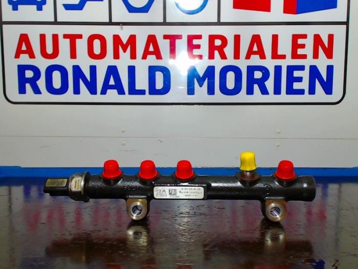 Gebrauchte Kraftstoffverteiler Volvo V40 Preis € 45,00 Margenregelung angeboten von Automaterialen Ronald Morien B.V.