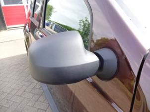 Used Wing mirror, right Dacia Duster (HS) 1.6 SCe 115 16V Price € 45,00 Margin scheme offered by Automaterialen Ronald Morien B.V.