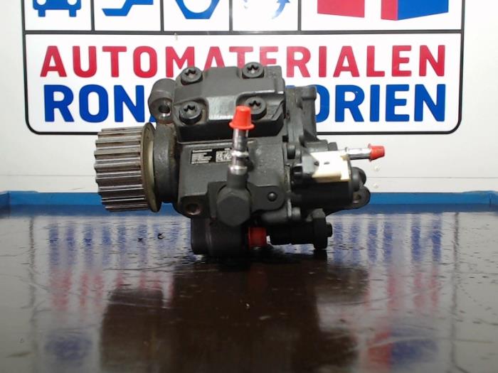 Diesel pump from a Renault Grand Scénic III (JZ) 1.5 dCi 110 2011