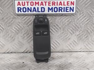 Usagé Commutateur vitre électrique Volvo C30 (EK/MK) 2.0 D 16V Prix € 35,00 Règlement à la marge proposé par Automaterialen Ronald Morien B.V.
