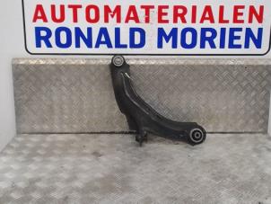 Usados Brazo portante izquierda delante Renault Clio IV (5R) Precio € 35,00 Norma de margen ofrecido por Automaterialen Ronald Morien B.V.
