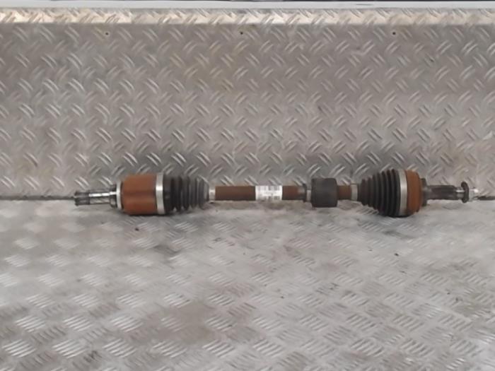 Front drive shaft, left from a Renault Clio IV (5R)  2014