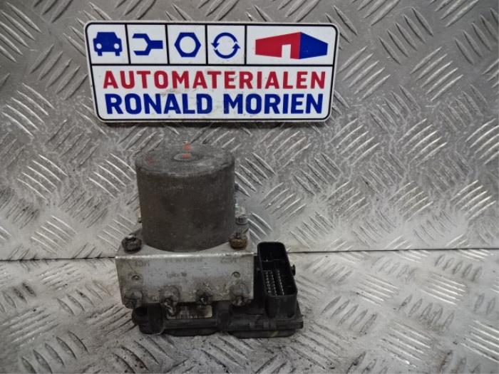 Usagé Bloc ABS Opel Vivaro 2.0 CDTI Prix € 125,00 Règlement à la marge proposé par Automaterialen Ronald Morien B.V.