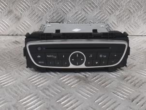 Usagé Radio/Lecteur CD Renault Twingo II (CN) 1.5 dCi 90 FAP Prix € 100,00 Règlement à la marge proposé par Automaterialen Ronald Morien B.V.