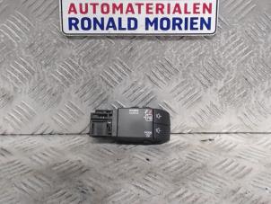 Used Steering wheel mounted radio control Dacia Duster (HS) 1.6 SCe 115 16V Price € 10,00 Margin scheme offered by Automaterialen Ronald Morien B.V.
