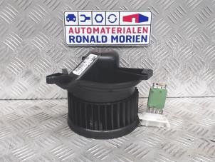 Usados Motor de ventilador de calefactor Citroen Berlingo 1.6 HDI 16V 75 Precio € 50,00 Norma de margen ofrecido por Automaterialen Ronald Morien B.V.