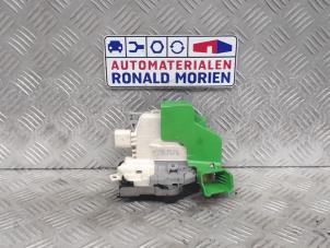 Usagé Serrure portière mécanique 4portes avant gauche Audi A1 Prix € 35,00 Règlement à la marge proposé par Automaterialen Ronald Morien B.V.
