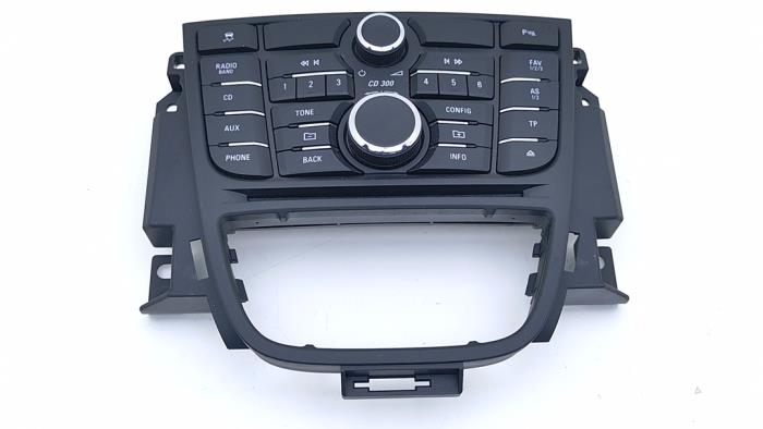 Używane Panel obslugi radia Opel Astra J (PC6/PD6/PE6/PF6) 1.4 Turbo 16V Cena € 39,00 Procedura marży oferowane przez Automaterialen Ronald Morien B.V.