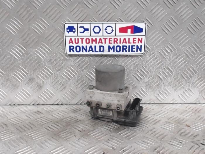 Usagé Pompe ABS Renault Megane II Grandtour (KM) 1.9 dCi 120 Prix € 25,00 Règlement à la marge proposé par Automaterialen Ronald Morien B.V.