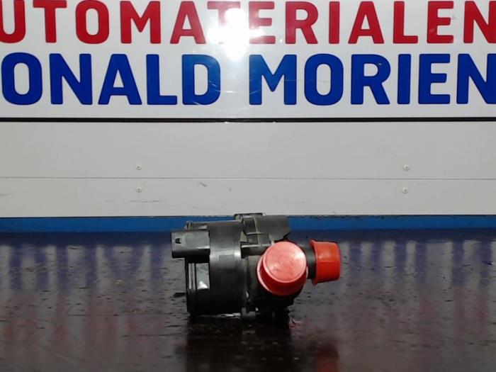 Begagnade Extra vattenpump Volkswagen Golf Pris € 55,00 Marginaltabell erbjuds av Automaterialen Ronald Morien B.V.