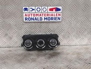 Usados Panel de control de calefacción Opel Adam Precio € 59,00 Norma de margen ofrecido por Automaterialen Ronald Morien B.V.