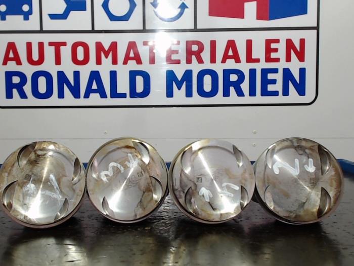 Begagnade Kolv Volkswagen Passat Pris € 393,25 Inklusive moms erbjuds av Automaterialen Ronald Morien B.V.