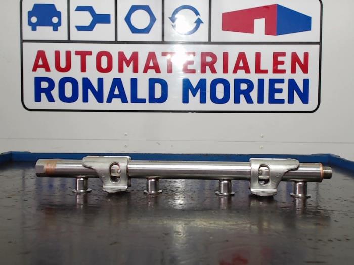 Neue Kraftstoffverteiler Volkswagen Passat Preis € 75,00 Mit Mehrwertsteuer angeboten von Automaterialen Ronald Morien B.V.