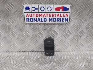 Usagé Commutateur vitre électrique Opel Corsa D 1.2 16V Prix € 10,00 Règlement à la marge proposé par Automaterialen Ronald Morien B.V.