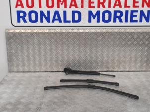 Used Set of wiper blades Volkswagen Polo V (6R) Price € 30,00 Margin scheme offered by Automaterialen Ronald Morien B.V.