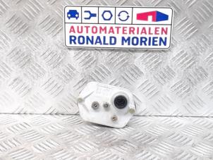 Używane Rozdzielacz cisnienia hamulcowego Porsche Boxster Cena € 35,00 Procedura marży oferowane przez Automaterialen Ronald Morien B.V.