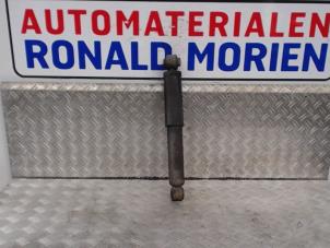Gebrauchte Stoßdämpfer links hinten Renault Master IV (FV) 2.3 dCi 125 16V FWD Preis € 40,00 Margenregelung angeboten von Automaterialen Ronald Morien B.V.