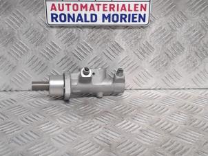 Używane Glówny cylinder hamulcowy Renault Clio III (BR/CR) 1.2 16V TCe 100 Cena € 50,00 Procedura marży oferowane przez Automaterialen Ronald Morien B.V.