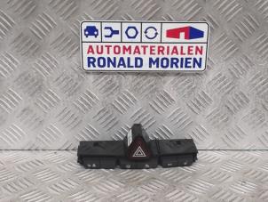 Gebrauchte Panikbeleuchtung Schalter Opel Corsa D 1.2 16V Preis € 40,00 Margenregelung angeboten von Automaterialen Ronald Morien B.V.