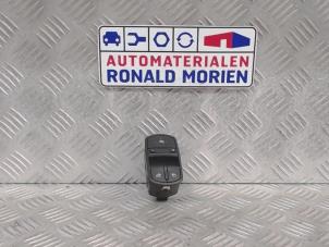Usagé Commutateur vitre électrique Opel Corsa D 1.2 16V Prix € 10,00 Règlement à la marge proposé par Automaterialen Ronald Morien B.V.