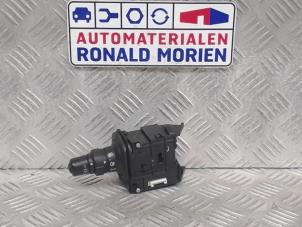 Usagé Commutateur feu clignotant Renault Scénic II (JM) 1.5 dCi 105 FAP Prix € 35,00 Règlement à la marge proposé par Automaterialen Ronald Morien B.V.