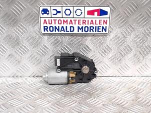 Used Sunroof motor Renault Scénic II (JM) 1.5 dCi 105 FAP Price € 85,00 Margin scheme offered by Automaterialen Ronald Morien B.V.