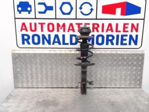 Usagé Barre amortisseur avant gauche Dacia Sandero II 1.2 16V Prix € 75,00 Règlement à la marge proposé par Automaterialen Ronald Morien B.V.