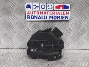Gebrauchte Türschlossmechanik 4-türig rechts hinten Ford Kuga Preis € 35,00 Margenregelung angeboten von Automaterialen Ronald Morien B.V.