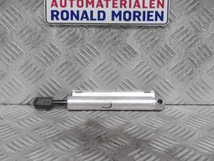 Gebrauchte Gasdämpfer Cabriodach Peugeot 207 CC (WB) 1.6 16V Preis € 100,00 Margenregelung angeboten von Automaterialen Ronald Morien B.V.