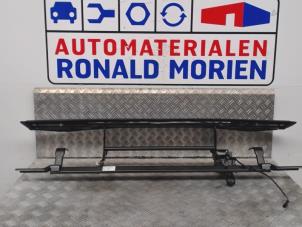 Used Convertible top hinge Peugeot 207 CC (WB) 1.6 16V Price € 350,00 Margin scheme offered by Automaterialen Ronald Morien B.V.