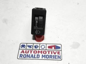 Usados Interruptor faro lhv Peugeot 207 CC (WB) 1.6 16V Precio € 10,00 Norma de margen ofrecido por Automaterialen Ronald Morien B.V.